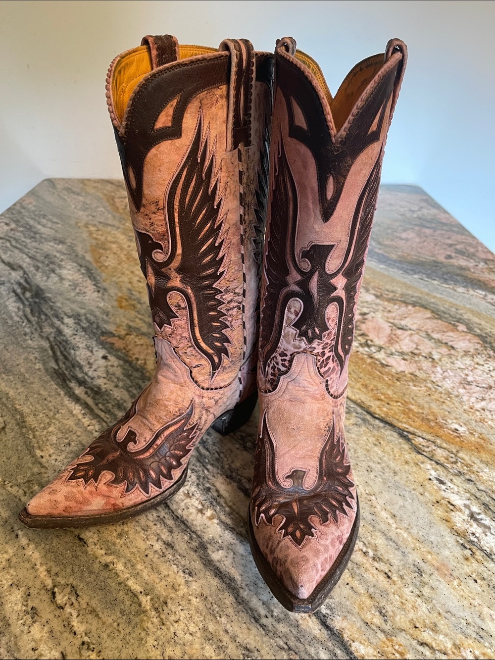 Old Gringo Eagle Pink Leopardito Striking
Western Boots.
Size 7